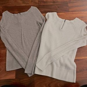 2 American Eagle sweaters size XS